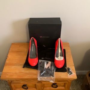 NWB UNITED NUDE RED PATENT PUMPS